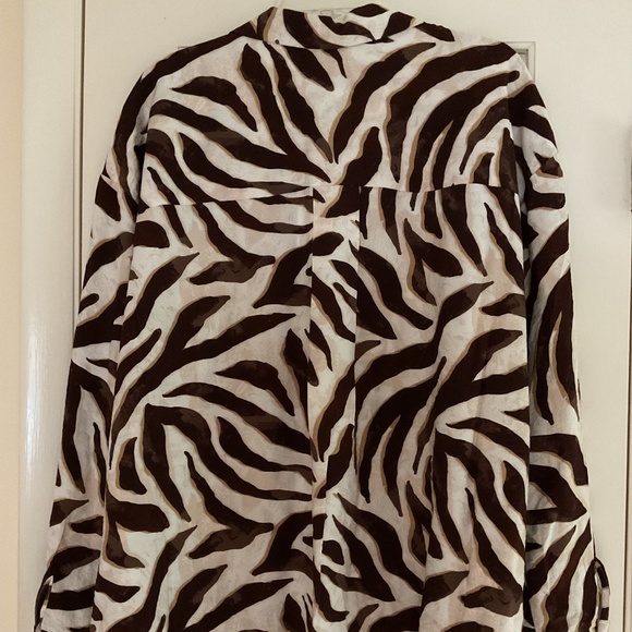 NEW WITH TAG Animal Print Collared Long sleeve woman shirt Size US XL - Picture 5 of 11